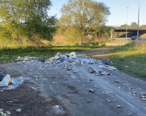Man aangehouden na illegaal dumpen van badkamerafval in Moerenburg nabij A65