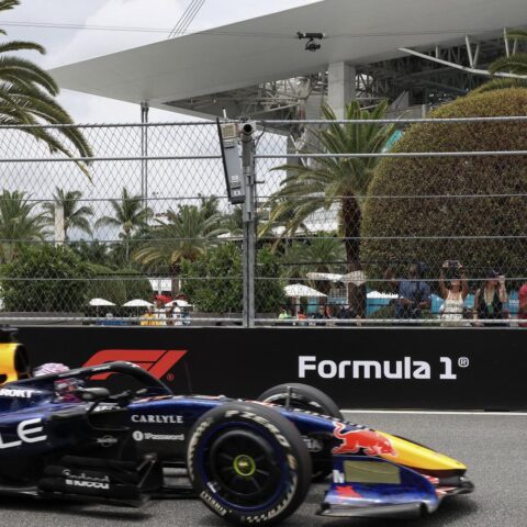 Max Verstappen herstelt zich naar vijfde plaats in Miami na spin in de eerste ronde