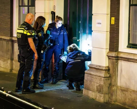 Motief onbekend na vuurwerkbom bij D66-partijkantoor, verdachte aangehouden