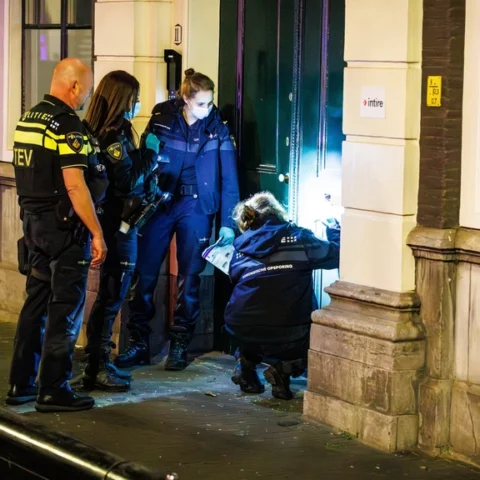 Motief onbekend na vuurwerkbom bij D66-partijkantoor, verdachte aangehouden