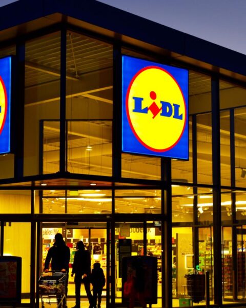 Narcotica ontdekt tussen fruit bij twee Lidl-supermarkten in Noord-Brabant