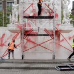 Nationaal WWII-monument in Amsterdam beklad vóór herdenkingsdag