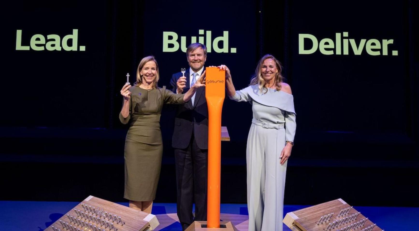 Nederland opent eerste 32 kilometer lange waterstofleiding van Maasvlakte naar Pernis