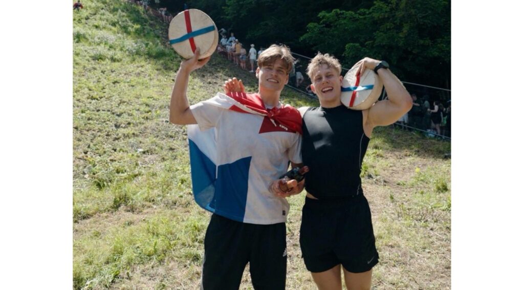 Nederlander wint voor het eerst de Britse kaasrolwedstrijd in Gloucester