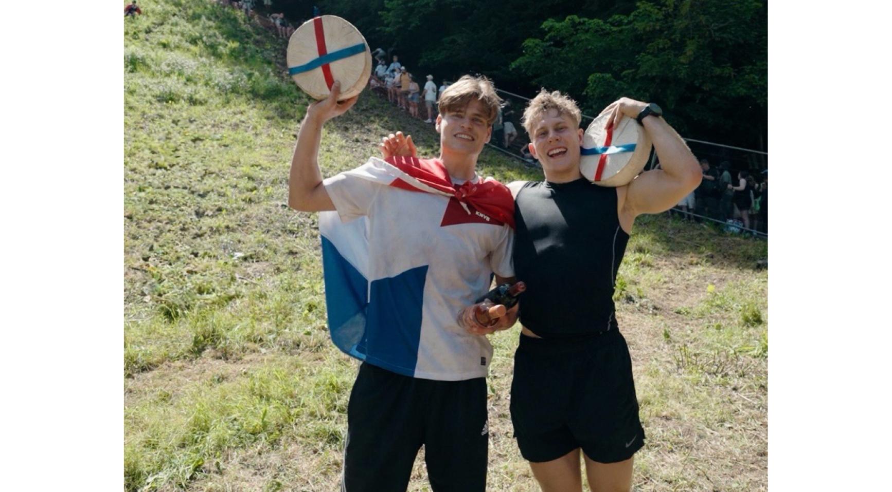 Nederlander wint voor het eerst de Britse kaasrolwedstrijd in Gloucester