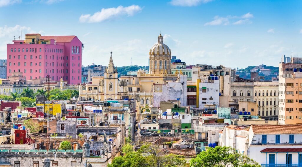 Nederlandse burgers gewaarschuwd tegen reizen naar Cuba; code Oranje afgegeven
