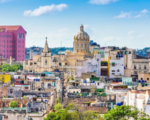 Nederlandse burgers gewaarschuwd tegen reizen naar Cuba; code Oranje afgegeven