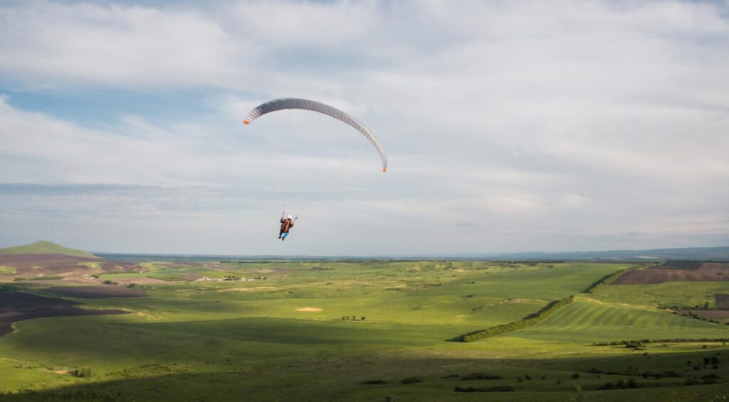Nederlandse paraglider crasht in hoogspanningslijn in Oostenrijk
