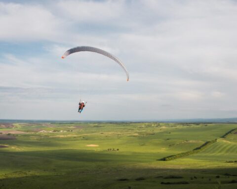 Nederlandse paraglider crasht in hoogspanningslijn in Oostenrijk