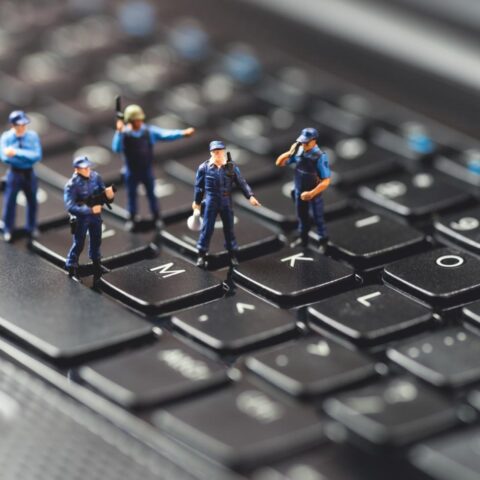 Nederlandse politie verplicht 60.000 agenten om dagelijks cybercriminaliteit aan te pakken