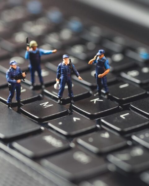 Nederlandse politie verplicht 60.000 agenten om dagelijks cybercriminaliteit aan te pakken