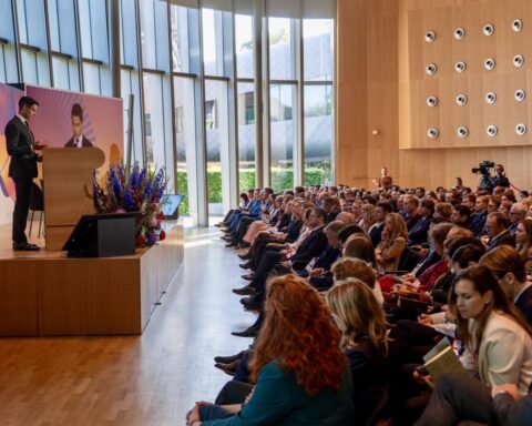 Nederlandse premier: verhouding met de VS is “irreversibel” veranderd; Trump vraagt China om samenwerking tegen het ICC