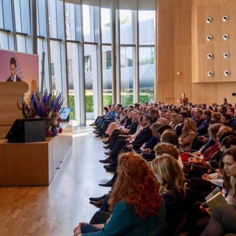 Nederlandse premier: verhouding met de VS is “irreversibel” veranderd; Trump vraagt China om samenwerking tegen het ICC