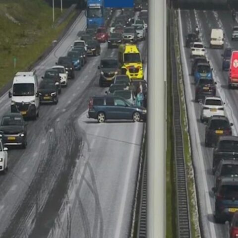 Nederlandse wegen ervaren drukste spits van 2026 met meer dan 1.000 km aan files