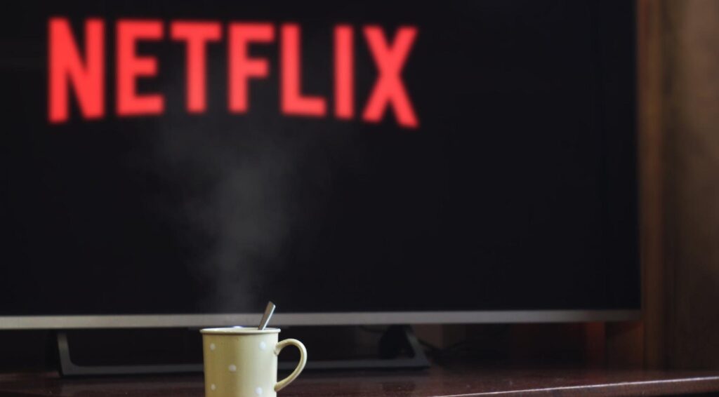Netflix introduceert goedkopere abonnementsvorm met advertenties in Nederland volgend jaar
