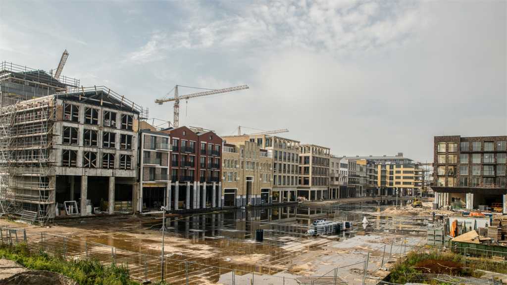 Noord-Holland benadrukt woningbouw ondanks mobiliteitsproblemen en druk op netwerken