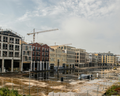 Noord-Holland benadrukt woningbouw ondanks mobiliteitsproblemen en druk op netwerken