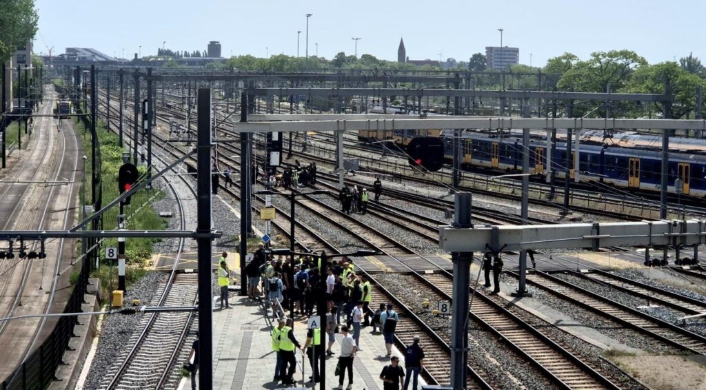 NS dient schadeclaim in na blokkade van sporen door activisten in Utrecht Centraal