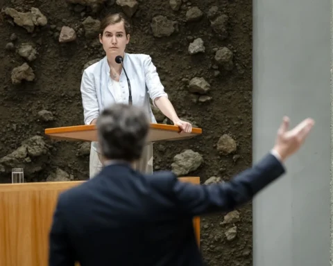 Onrustig debat in Tweede Kamer over geweld bij azc-demonstraties