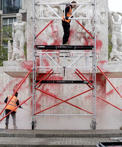 Politici veroordelen bekladding van Nationaal Monument op de Dam in Amsterdam