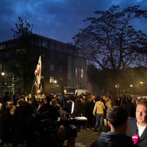 Protesters blokkeren snelweg in Den Bosch; Rechtse parlementariërs sluiten zich aan bij Loosdrecht mars