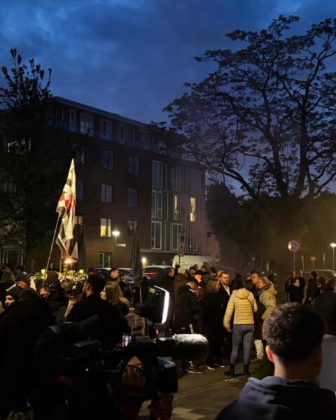 Protesters blokkeren snelweg in Den Bosch; Rechtse parlementariërs sluiten zich aan bij Loosdrecht mars