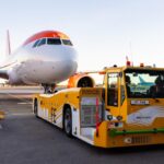 Schiphol test eerste elektrische TaxiBot ter vermindering van brandstofverbruik bij vliegtuigen
