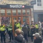 Swatch trekt Royal Pop-horloges terug uit Nederlandse winkels na chaos