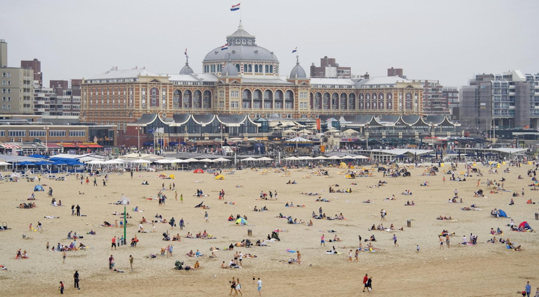 Temperatuur in Ell bereikt 30 °C op eerste lokale tropische dag, drukte op stranden Zandvoort en Scheveningen