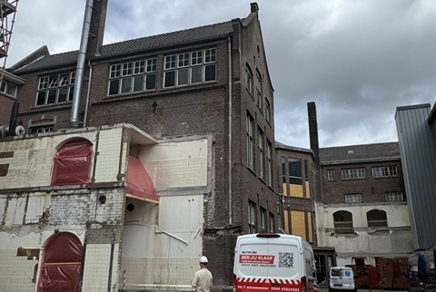 Transformatie van oude Ambachtsschool in Sittard naar 74 huurappartementen gestart