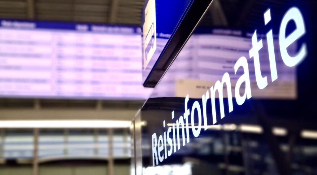 Treinverkeer Utrecht Centraal stilgelegd na blokkade door demonstranten; eindtijd onbekend