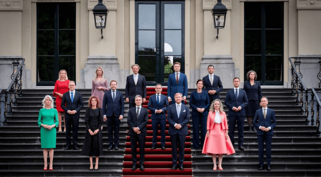 Twee locoburgemeesters in vorige Nederlandse regering wilden hoofddoeken als hindernis voor emancipatie verklaren