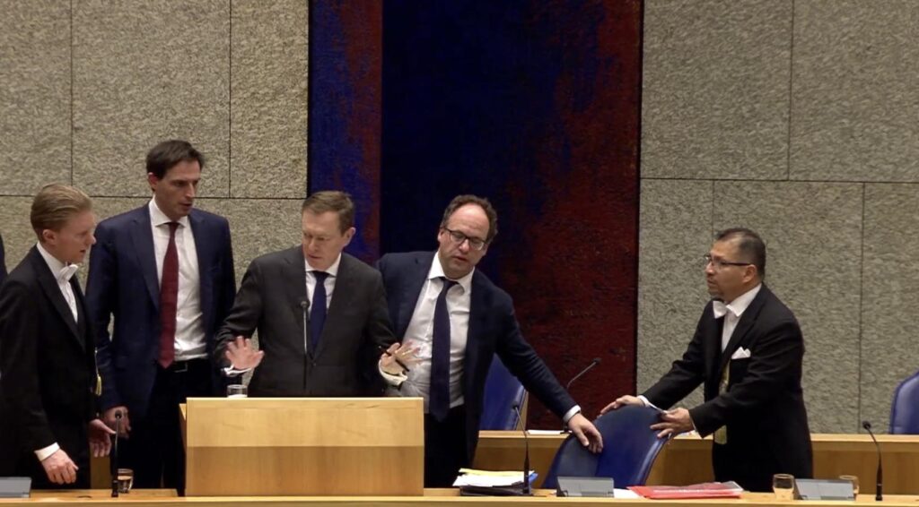 Tweede Kamer ondervraagt viroloog en voormalig zorgminister vandaag in Covid-onderzoek