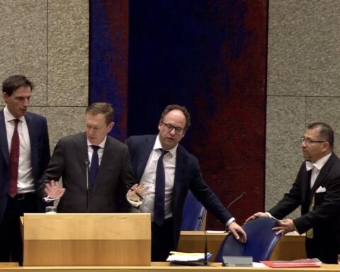 Tweede Kamer ondervraagt viroloog en voormalig zorgminister vandaag in Covid-onderzoek