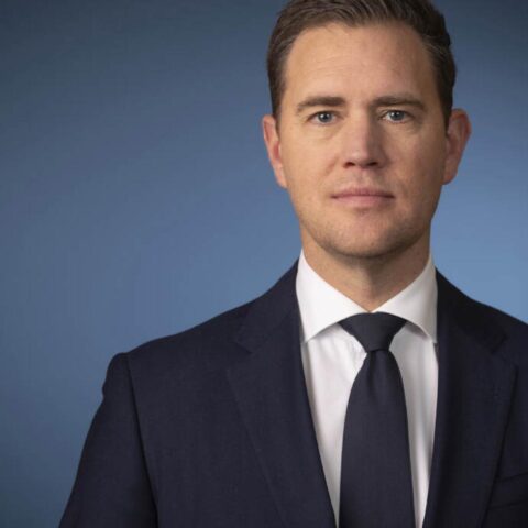 Vakbonden en werkgevers voeren informele gesprekken over arbeidsmarktdeal en sociale zekerheidsverlagingen