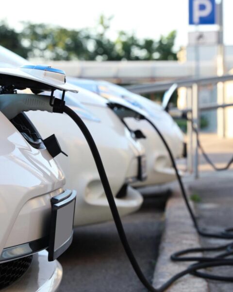 Verkopen van tweedehands elektrische auto's in Nederland bijna verdubbeld in april
