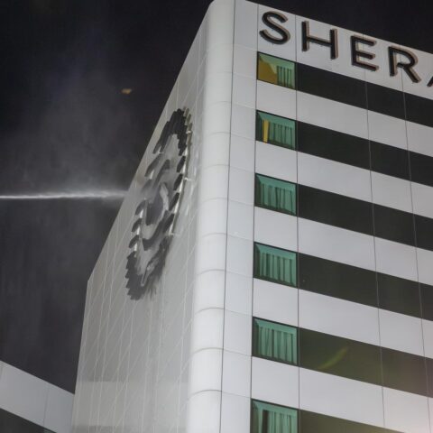 Vuur breekt uit in Sheraton hotel logo bij Schiphol, evacuatie in gang gezet