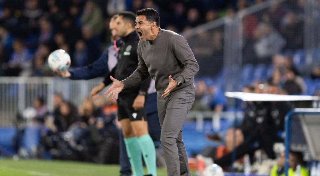 Ajax benoemt Míchel tot nieuwe trainer na degradatie van Girona