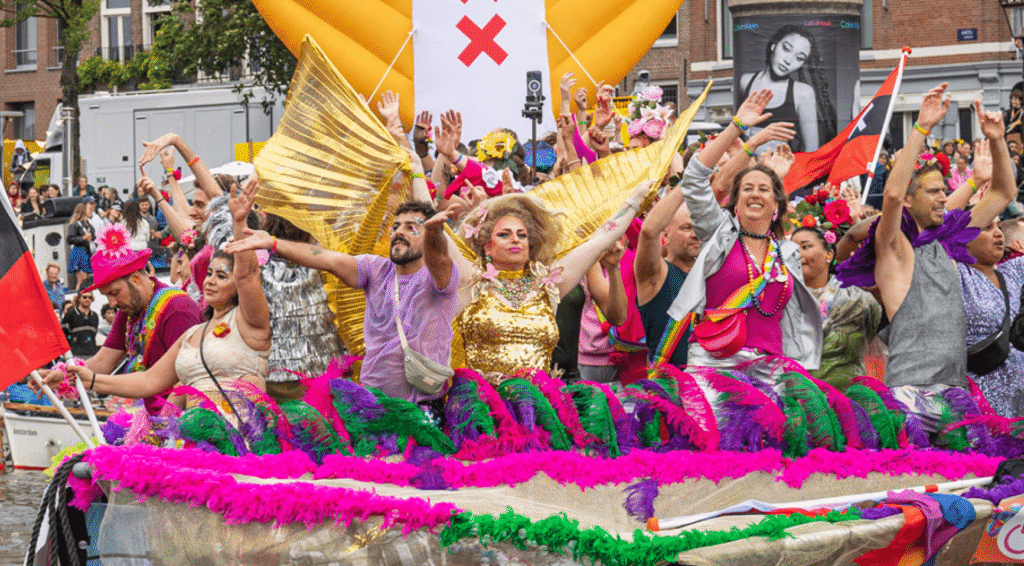 Amsterdam breidt meldpunten uit voor anti-LGBTQIA+ geweld tijdens World Pride
