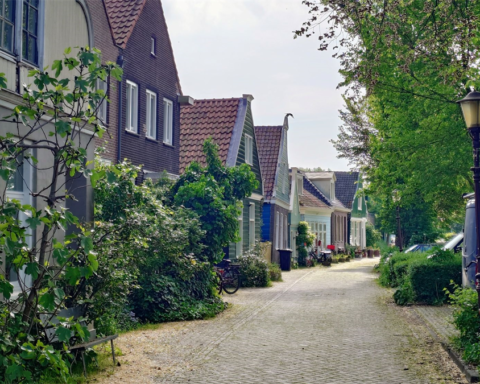 Amsterdam onderaan lijst met prijsontwikkeling koopwoningen, terwijl andere steden stijgen