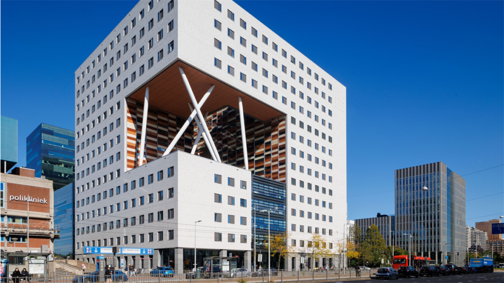 Amsterdam UMC sluit ziekenhuisgebouwen aan Amsterdam Zuidas en concentreert patiëntenzorg in Zuidoost