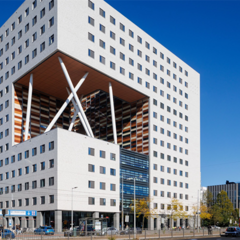 Amsterdam UMC sluit ziekenhuisgebouwen aan Amsterdam Zuidas en concentreert patiëntenzorg in Zuidoost