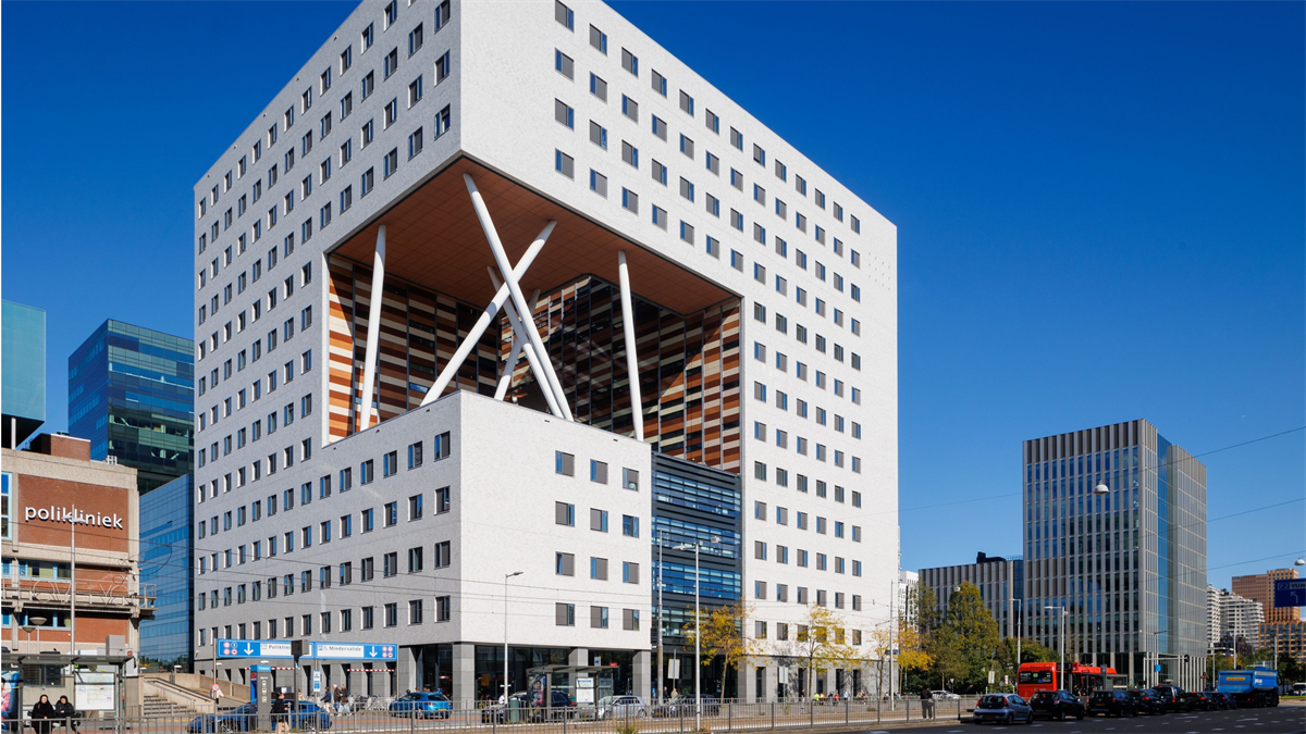 Amsterdam UMC sluit ziekenhuisgebouwen aan Amsterdam Zuidas en concentreert patiëntenzorg in Zuidoost