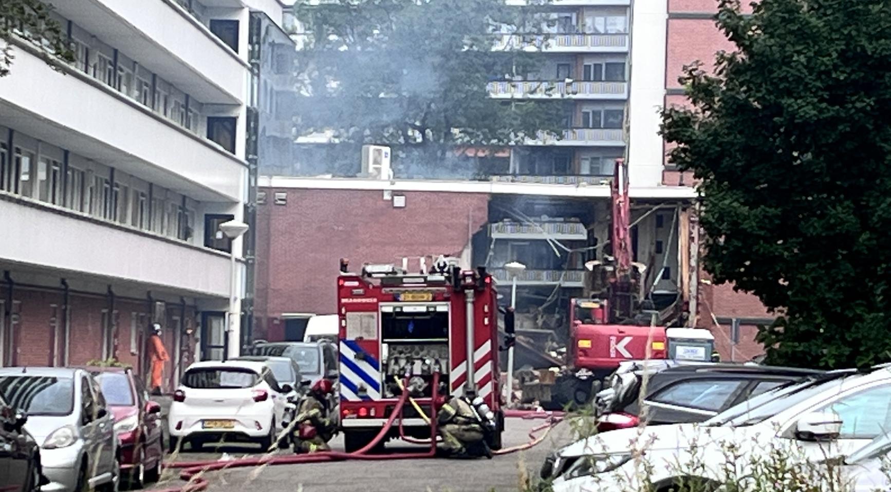 Amsterdamse burgemeester bezoekt locatie van appartementenexplosie; zoekactie naar slachtoffers gaat door