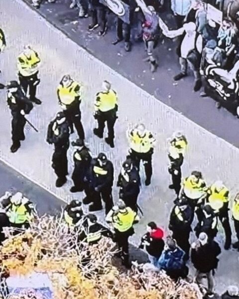 Analyse toont aan dat kleine groep verantwoordelijk is voor toename van gewelddadige anti-asielprotesten in Nederland