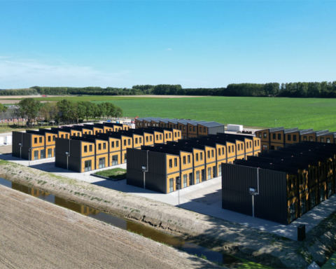 Arbeidsmigranten wonen op industrieterreinen en landbouwgrond, integratie bemoeilijkt
