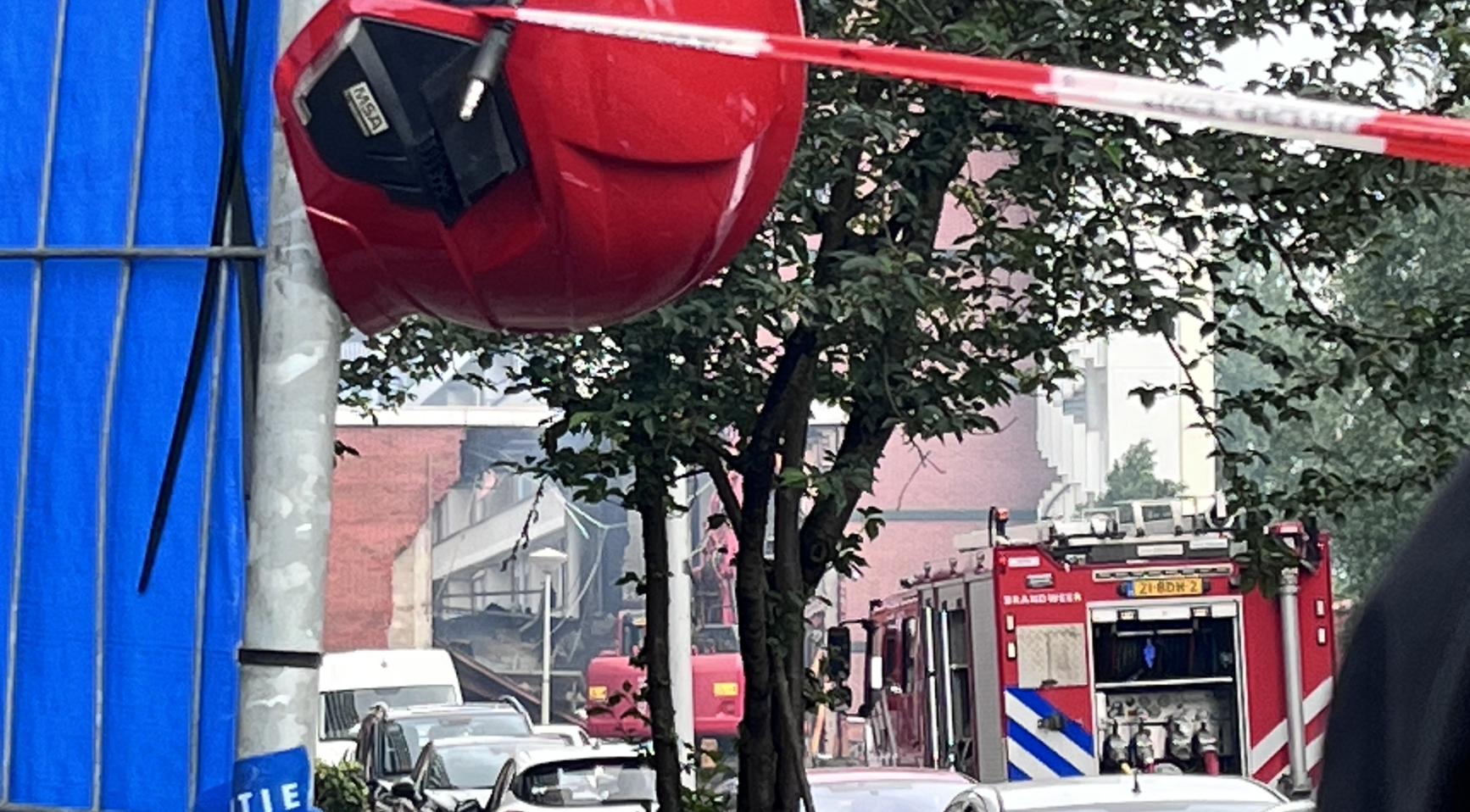 Audi gezien wegvliegend van explosie die sportschool in Amsterdam verwoestte, minstens 7 gewonden