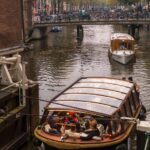 Bewoners van Amsterdam melden toename van stripshows op boottochten, kinderen blootgesteld