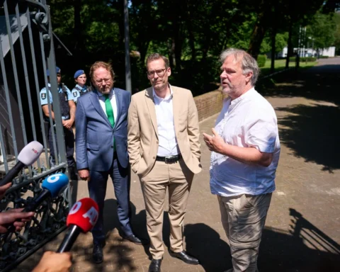 Bezuinigingen op sociale zekerheid: sociale partners praten zonder verantwoordelijkheid te nemen voor begrotingstekort