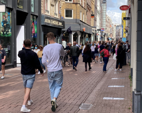 Detailhandelsomzet in Nederland stijgt met 2,6% in april 2026, online groei van 5,9%